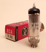 Un tube RCA neuf dans sa boite 0B2  = STV108/30 = 108C1 = CV1833 = AG5210 = SR55