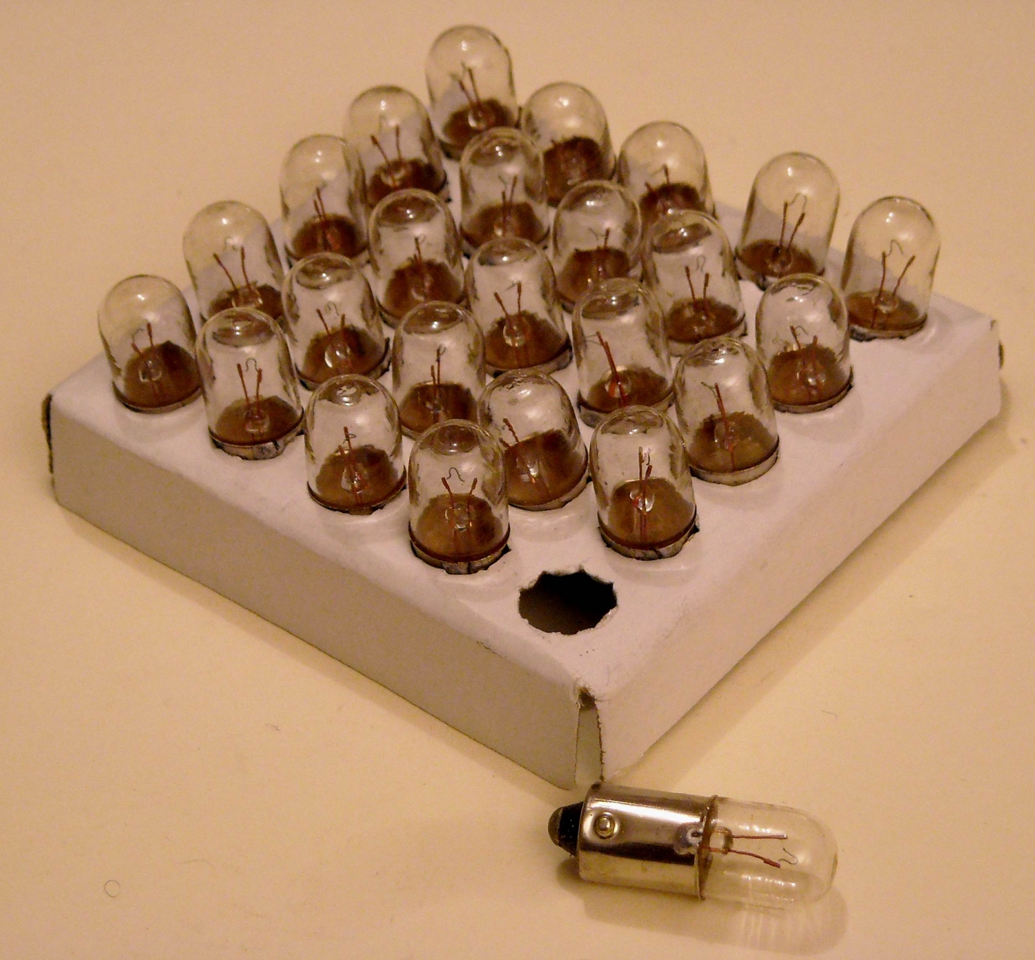 Set of 25 Bayonet Bulbs- 12 V / 0.1 A - for all current sets